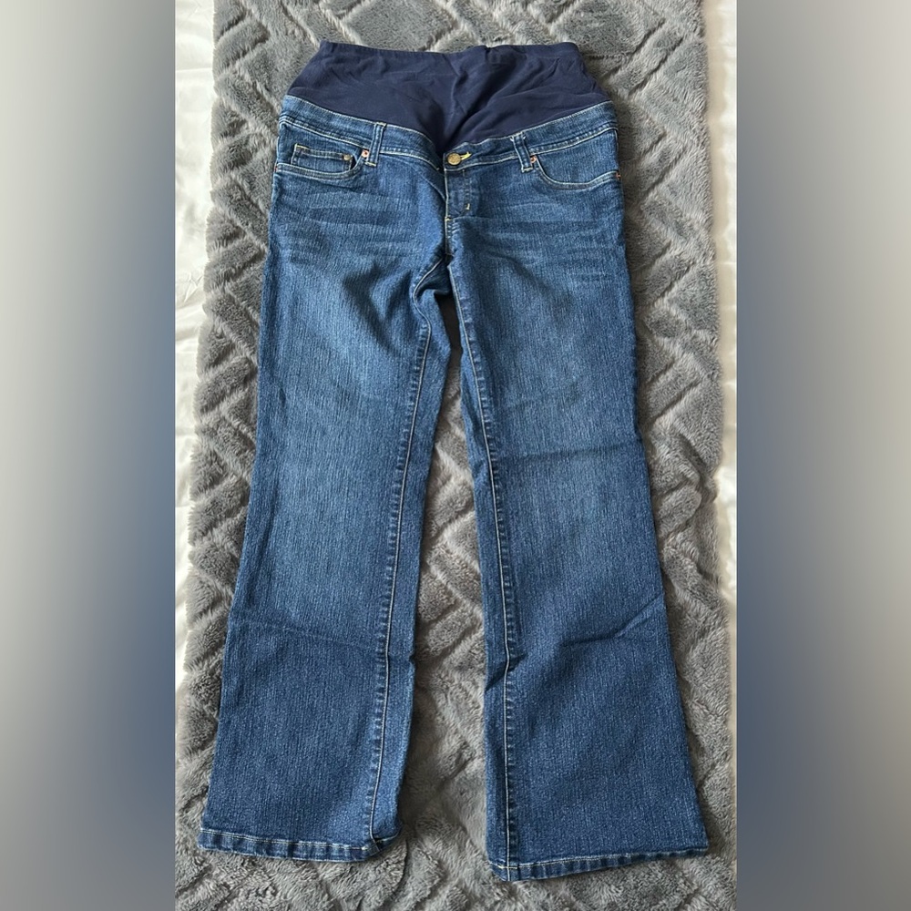 Boot cut low-panel maternity jeans. Size Sm 4/6. Good condition!